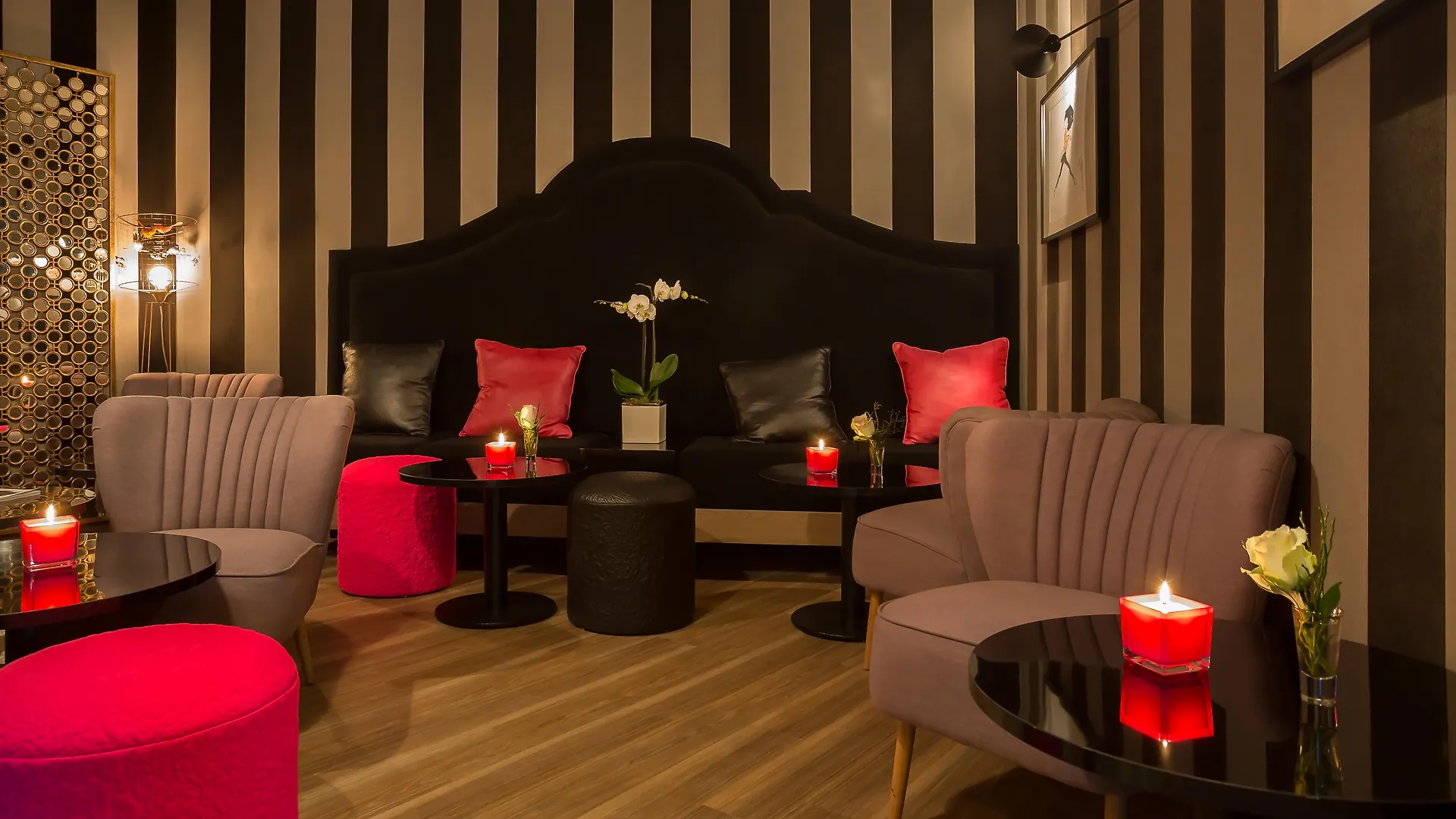 ***  Hotel La Parizienne France