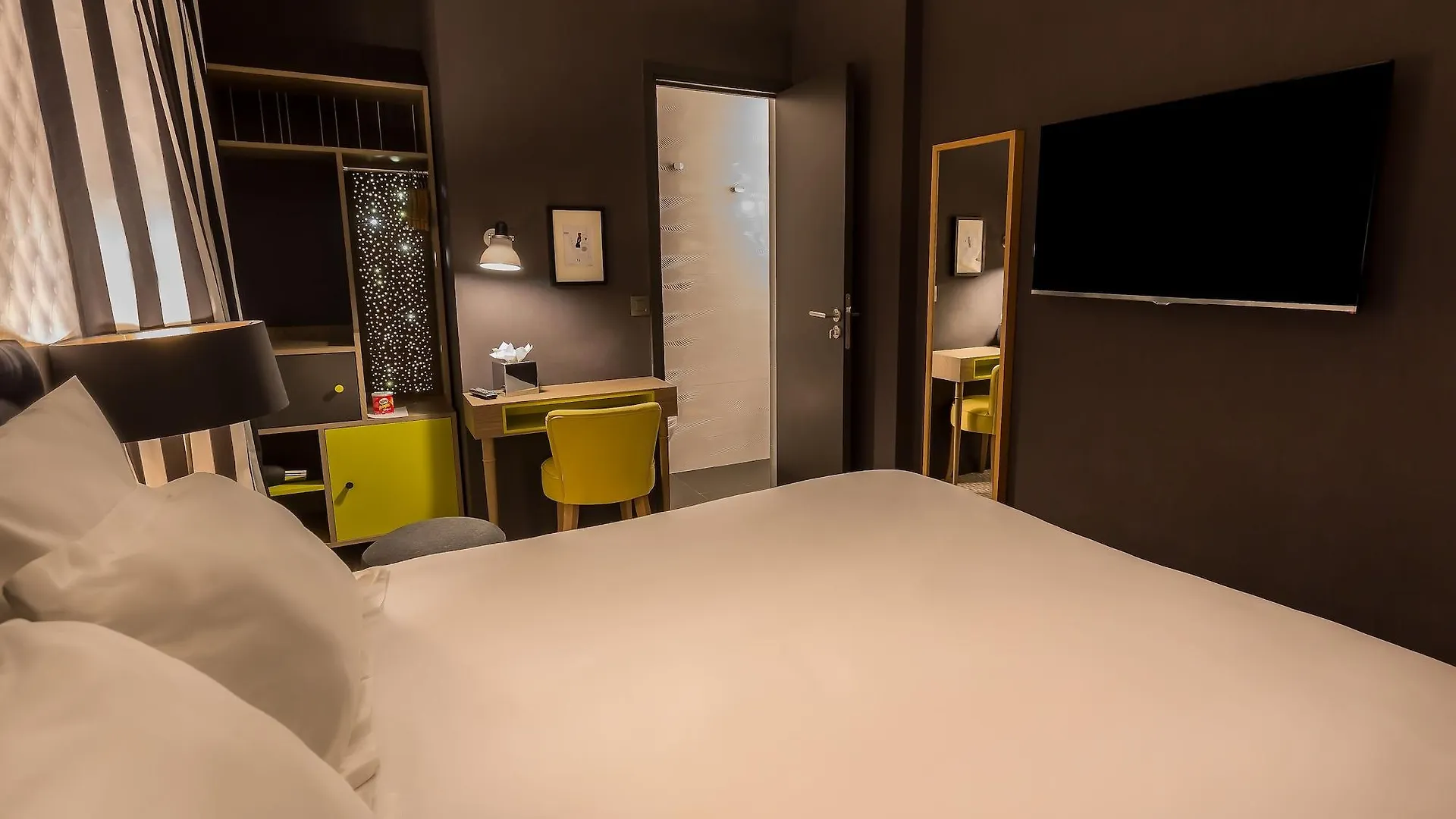 Hotel La Parizienne 3*, Paris France