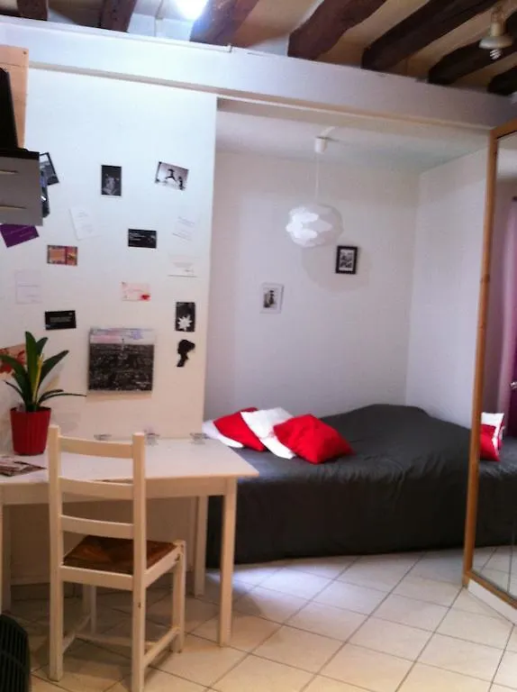 Hotel La Parizienne Paris