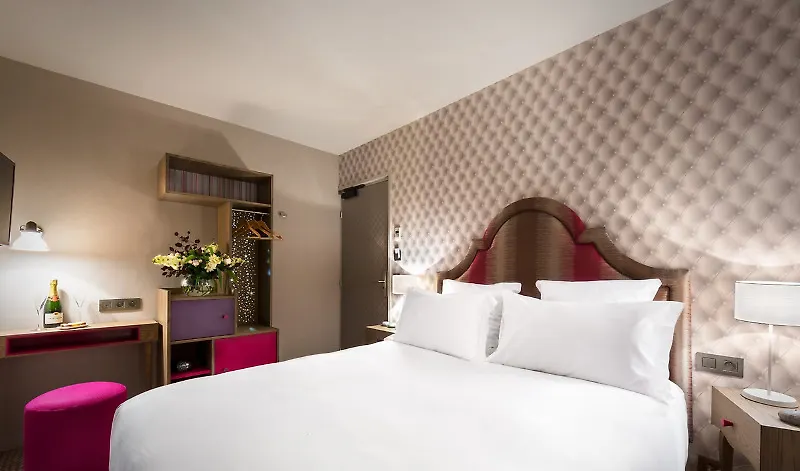 ***  Hotel La Parizienne France